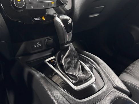 Used 2018 Nissan Rogue S AWD/4WD image 15