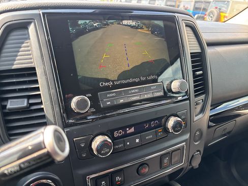 Used 2022 Nissan Titan SV w/ SV Convenience Package RWD image 12
