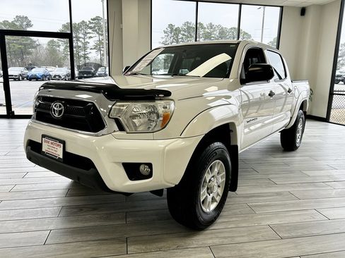 Used 2012 Toyota Tacoma PreRunner image 3