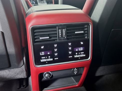 Certified 2023 Porsche Cayenne Platinum Edition image 26