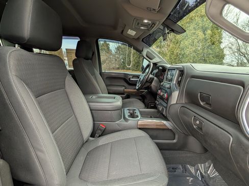 Used 2021 Chevrolet Silverado 1500 LT Trail Boss w/ Convenience Package II image 12