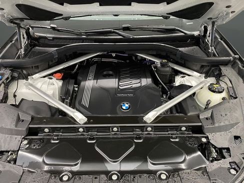 Used 2022 BMW X6 xDrive40i w/ M Sport Package image 42
