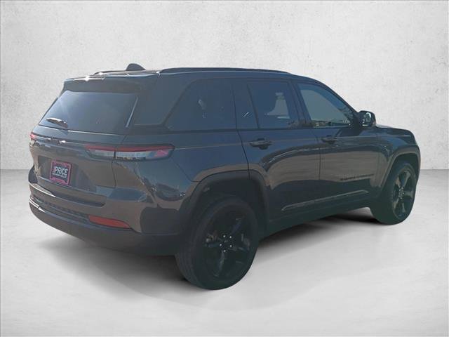 Used 2023 Jeep Grand Cherokee Altitude AWD/4WD image 5