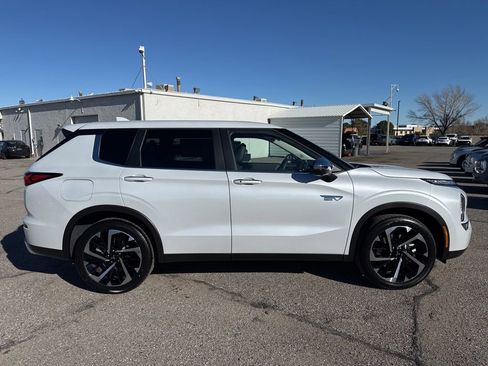 New 2025 Mitsubishi Outlander SE image 8