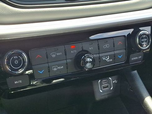 Used 2025 Jeep Compass Limited AWD/4WD image 14