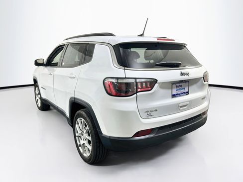 Used 2022 Jeep Compass Latitude w/ Sun and Sound Group AWD/4WD image 7