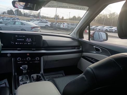 Used 2024 Kia Carnival LX image 11