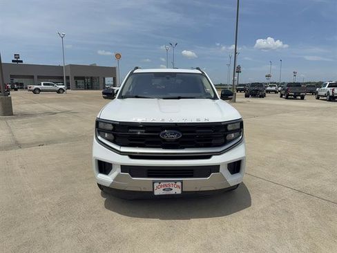 Used 2025 Ford Expedition Platinum AWD/4WD image 3