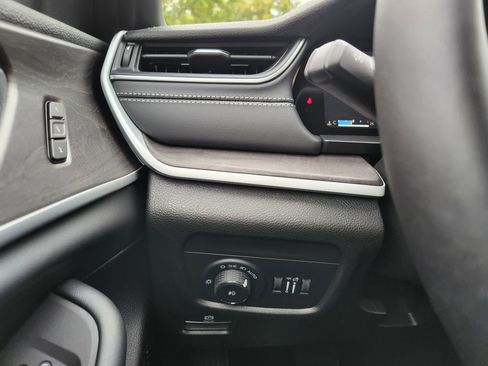 New 2025 Jeep Grand Cherokee Limited w/ Black Appearance Package image 13