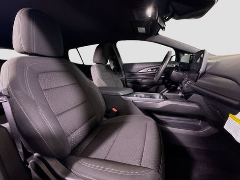 Used 2025 Chevrolet Equinox EV LT image 28