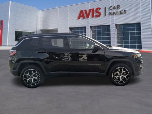 Used 2025 Jeep Compass Limited image 5