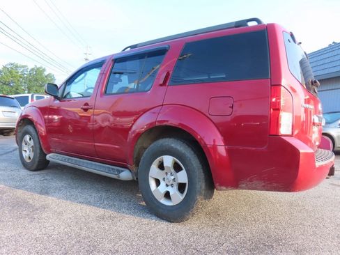 Used 2011 Nissan Pathfinder S AWD/4WD image 3