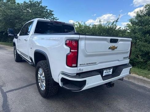 Used 2024 Chevrolet Silverado 2500 High Country w/ High Country Premium Package AWD/4WD image 6