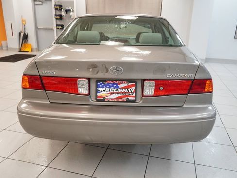 Used 2000 Toyota Camry LE FWD image 8