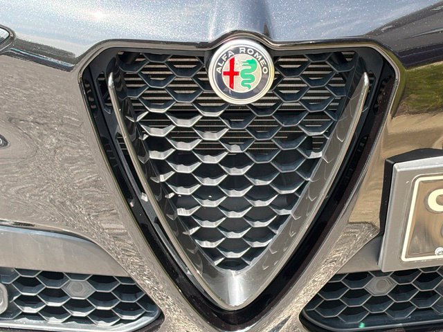 Used 2023 Alfa Romeo Stelvio Veloce AWD/4WD image 11