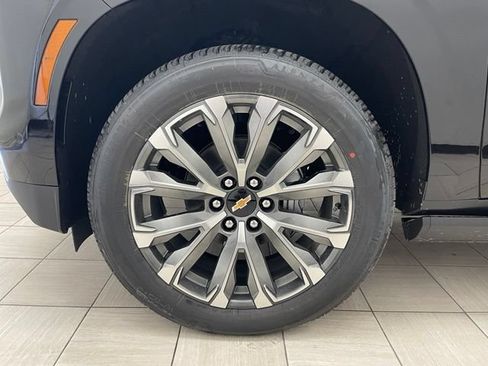 New 2026 Chevrolet Suburban High Country AWD/4WD image 8