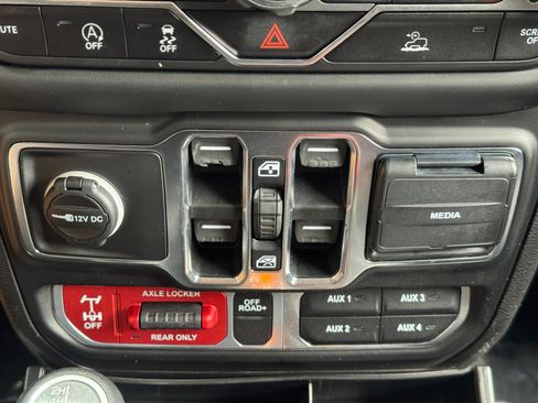 Used 2021 Jeep Gladiator Mojave AWD/4WD image 30