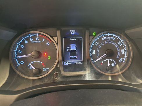 Used 2016 Toyota Tacoma TRD Off-Road image 15