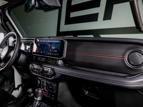 Used 2025 Jeep Wrangler Unlimited Rubicon image 26