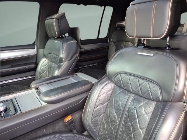 Used 2022 Jeep Grand Wagoneer Series III w/ Rear Seat Video Group 1 AWD/4WD image 12