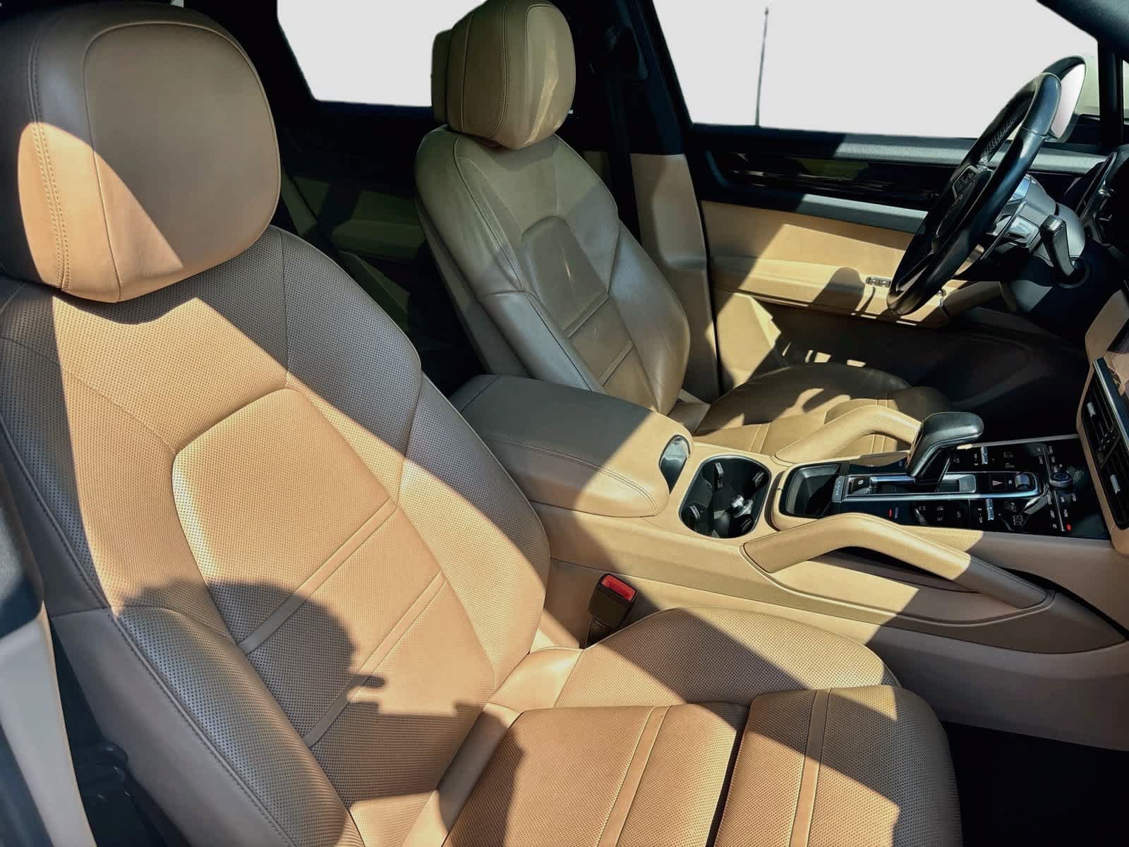 Used 2020 Porsche Cayenne AWD/4WD image 30