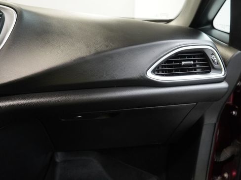 Used 2019 Chrysler Pacifica Touring Plus w/ S Appearance Package FWD image 33