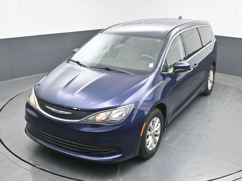 Used 2017 Chrysler Pacifica Touring w/ Tire & Wheel Group FWD image 37