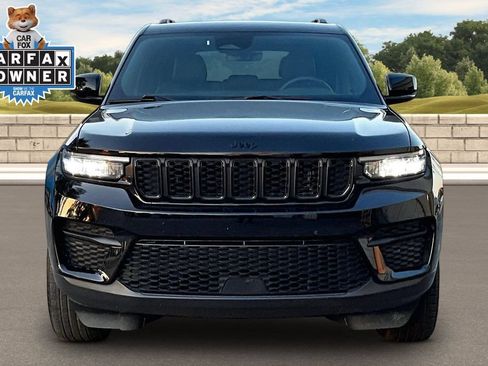Used 2025 Jeep Grand Cherokee Altitude AWD/4WD image 3