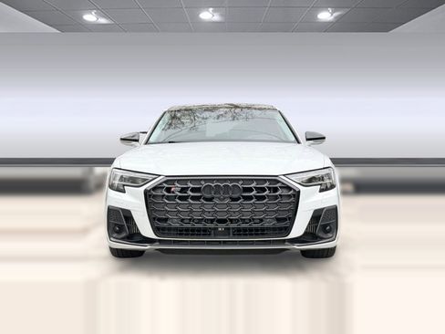 Used 2022 Audi S8 image 6