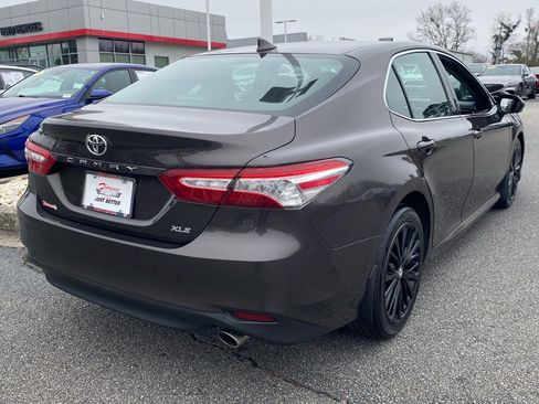 Used 2020 Toyota Camry XLE image 11