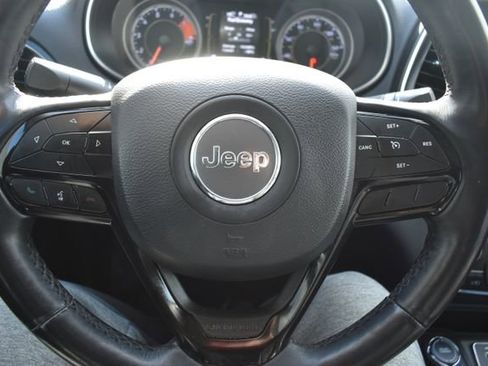 Used 2019 Jeep Cherokee Latitude Plus AWD/4WD image 22