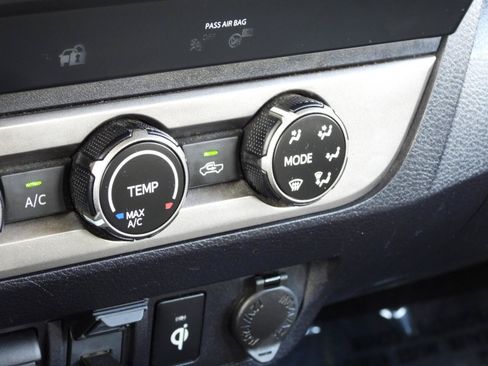 Used 2020 Toyota Tacoma SR5 w/ Technology Package AWD/4WD image 66