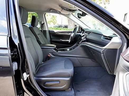 Used 2023 Jeep Grand Cherokee L Laredo RWD image 13