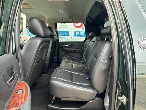 Used 2013 Chevrolet Avalanche LT image 39