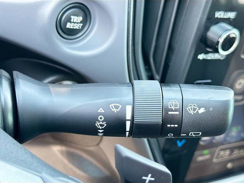 Certified 2025 Subaru Crosstrek 2.5i Limited w/ Crosstrek Mirror Package image 17