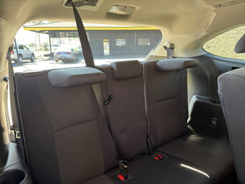 Used 2023 Toyota Highlander L image 18