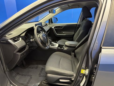 Used 2019 Toyota RAV4 LE FWD image 12