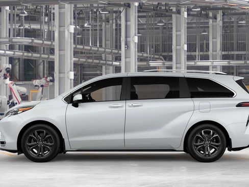 New 2026 Toyota Sienna Platinum image 4