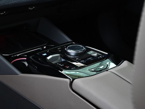 Used 2026 BMW i5 eDrive40 w/ M Sport Package image 21