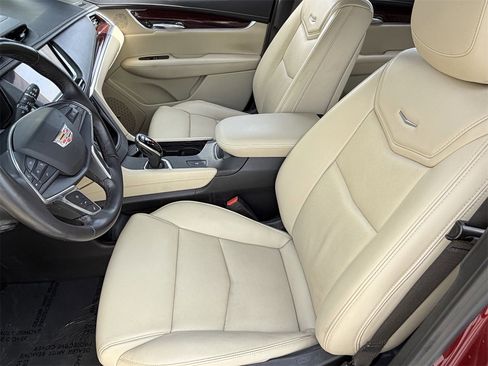 Used 2018 Cadillac XT5 Luxury w/ Driver Awareness Package image 19