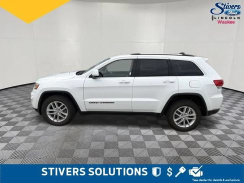 Used 2018 Jeep Grand Cherokee Laredo AWD/4WD image 11