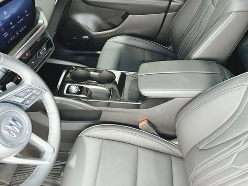 Used 2024 Buick Envision Avenir AWD/4WD image 18