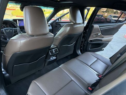 Used 2024 Lexus ES 300h w/ Premium Package FWD image 23