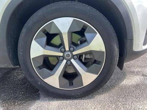 Used 2023 Volvo XC40 B4 Plus w/ Climate Package FWD image 10