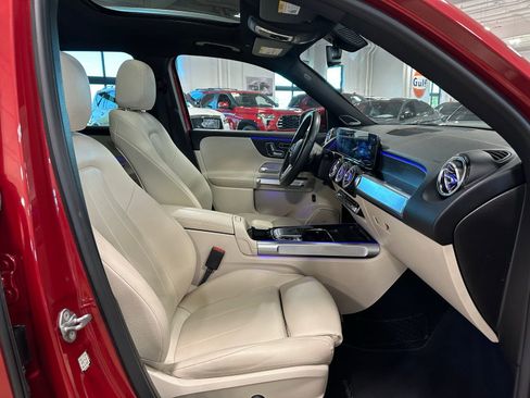 Used 2021 Mercedes-Benz GLB 250 w/ Premium Package image 47