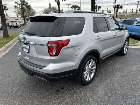 Used 2019 Ford Explorer XLT w/ Equipment Group 202A image 6