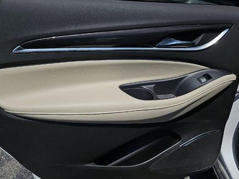 Used 2018 Buick Enclave Premium FWD image 17