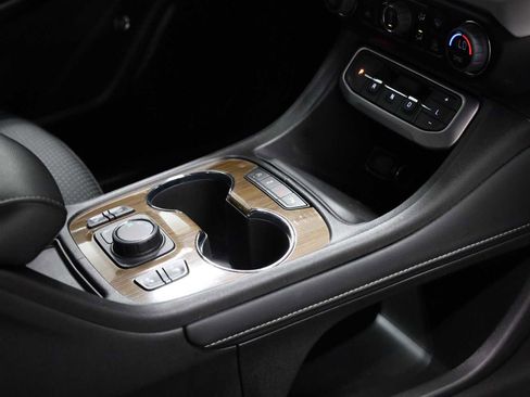 Used 2023 GMC Acadia SLE w/ Driver Convenience Package FWD image 19