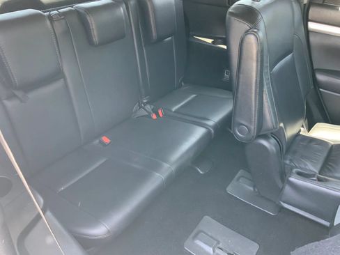 Used 2018 Toyota Highlander XLE FWD image 19