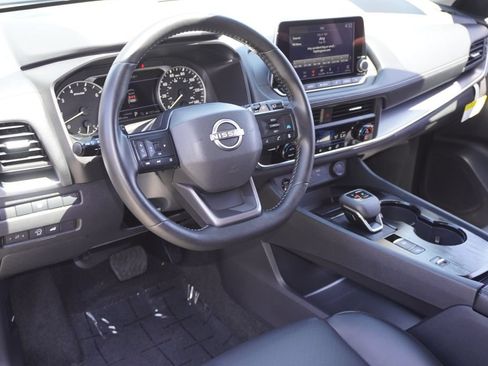 Used 2025 Nissan Rogue SV w/ SV Premium Package FWD image 13